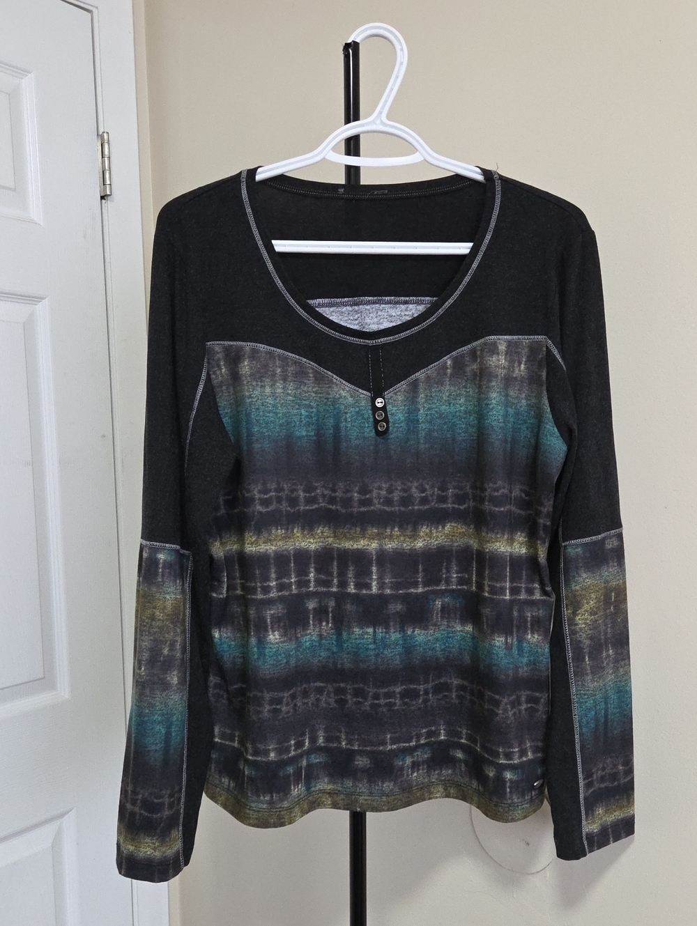 Dolcezza Black Long-Sleeve Knit Top with Teal & Gold Stripe Detail